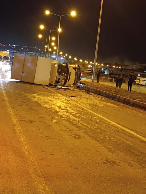 Kamyonet ile hafif ticari araç çarpıştı: 2 yaralı