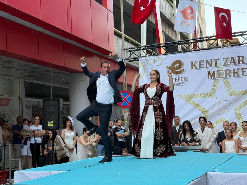 Kent Zarafet Merkezi açılışında zeybek rüzgarı