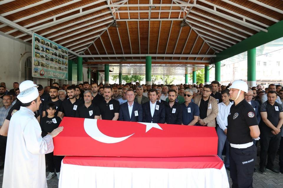 Polis memuru son yolculuğuna uğurlandı