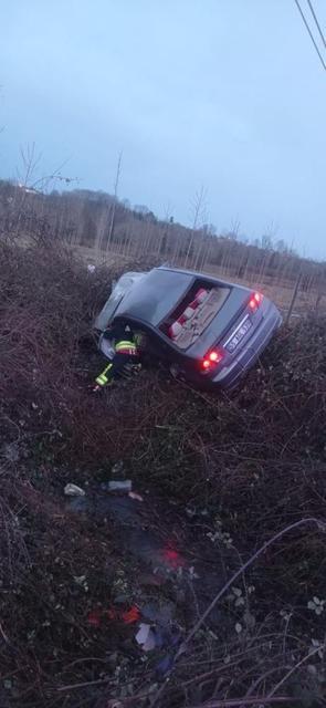 Otomobil şarampole yuvarlandı: 3 yaralı