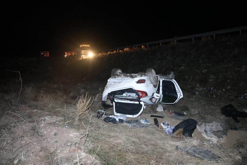 Kontrolden çıkan otomobil şarampole uçtu: 4 yaralı