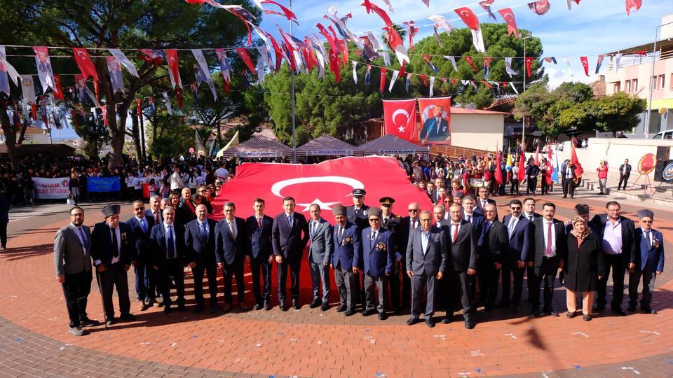 Kuyucak’ta 29 Ekim Cumhuriyet Bayramı coşkuyla kutlandı
