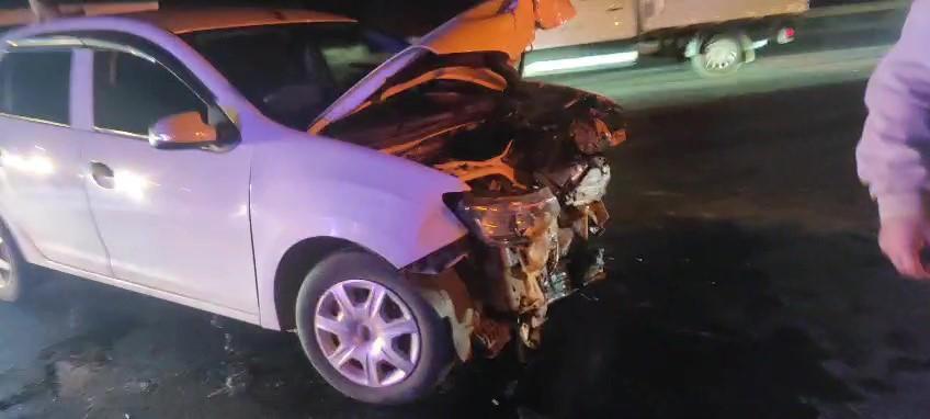 2 otomobil çarpıştı: 3 yaralı