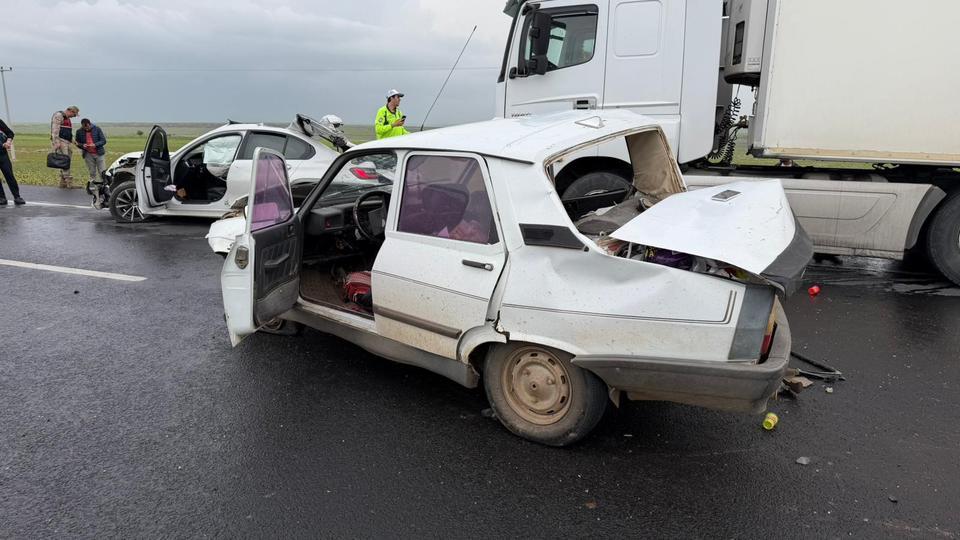 zincirleme trafik kazası: 2 ölü, 2 yaralı