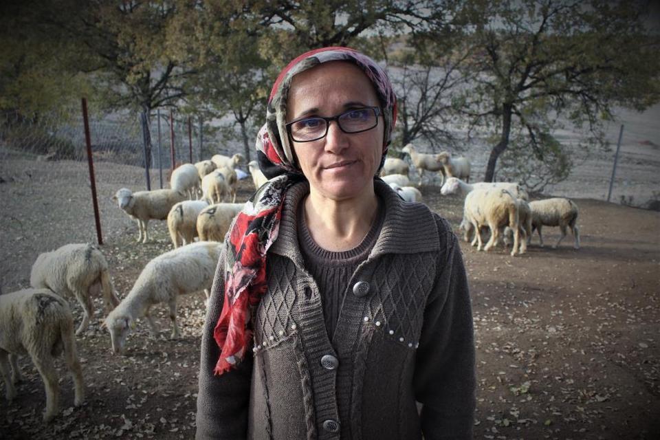 45 yaşındaki kadın boğazından bıçaklanarak öldürüldü