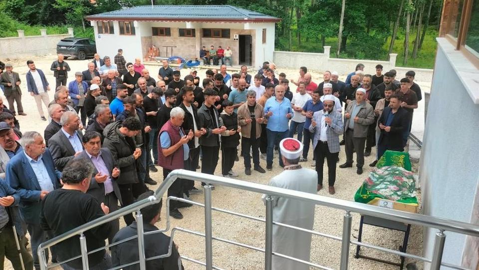 Eşi tarafından öldürülen kadın toprağa verildi