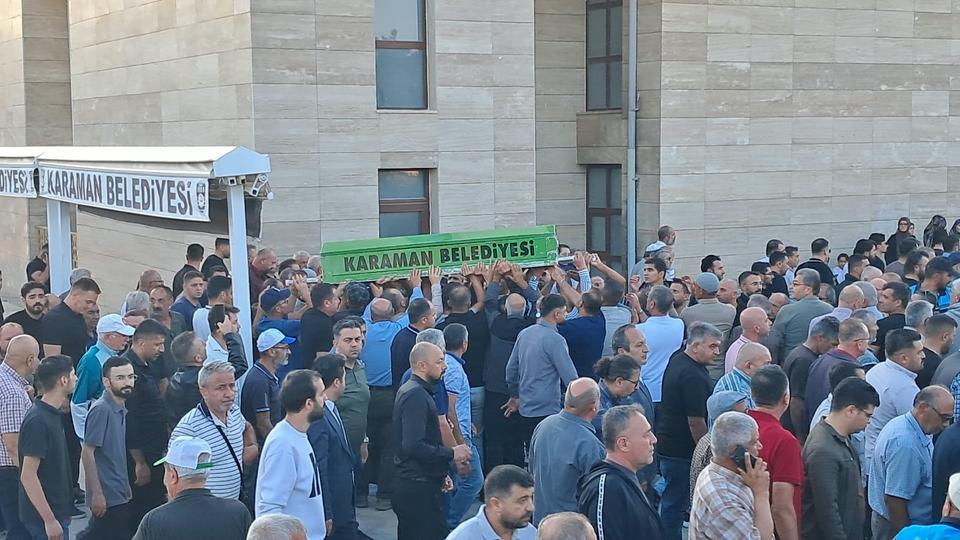 Çöp kamyonundan düşen temizlik işçisi yaşam mücadelesini kaybetti