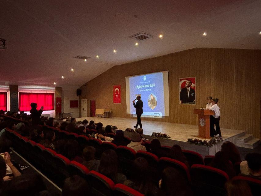 Eğitimci-Yazar Okan Aksoy kendi okulunda öğrencilerle buluştu