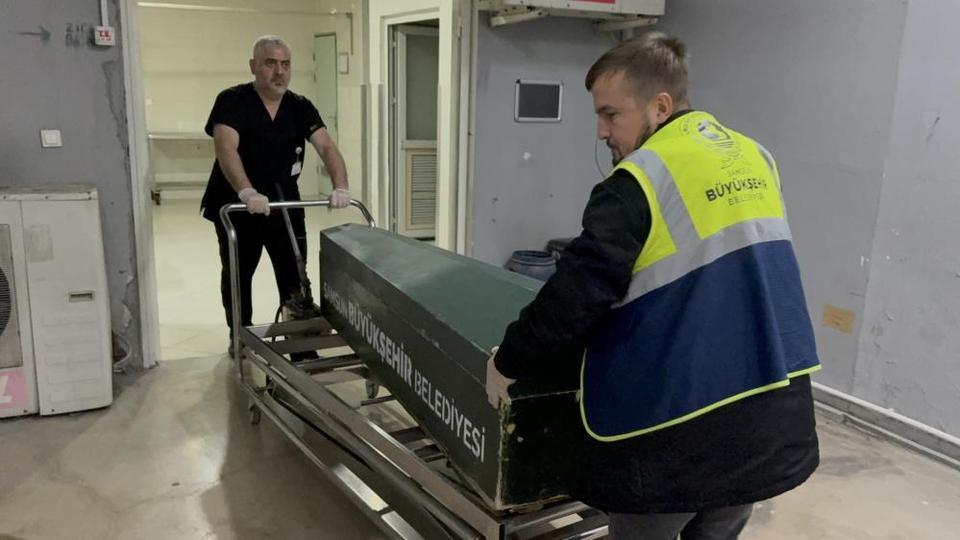 Yaşlı adam evinde kafasından silahla vurulmuş halde bulundu