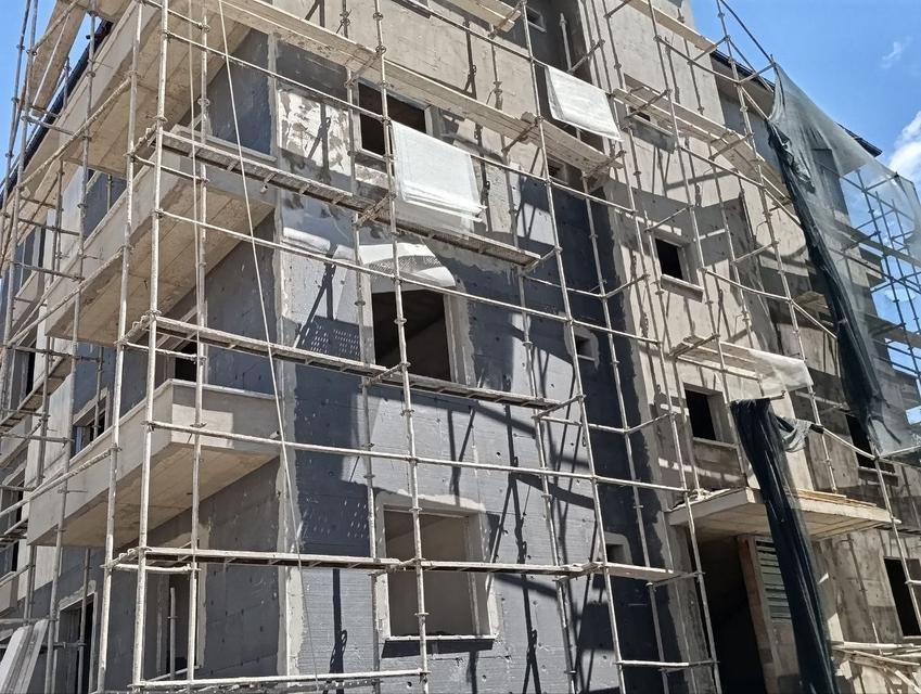 İnşaatın 3’üncü katından düşen usta yaralandı