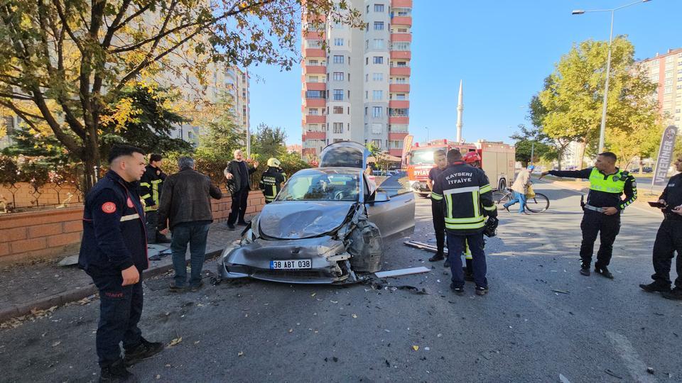 Otomobilini hızını denerken perte çıkardı