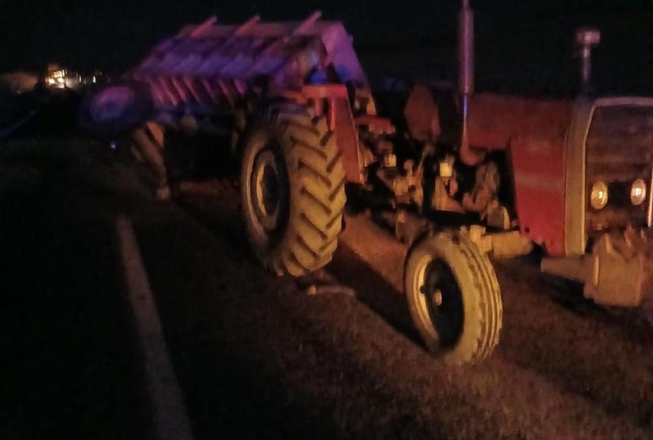 Otomobil traktöre çarptı: 1 ölü, 4 yaralı