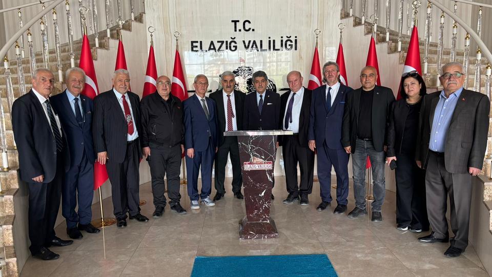 Türk Dünyası Gazeteciler Federasyonu heyetinden Elazıg Valis Numan Hatipogluna ziyeret