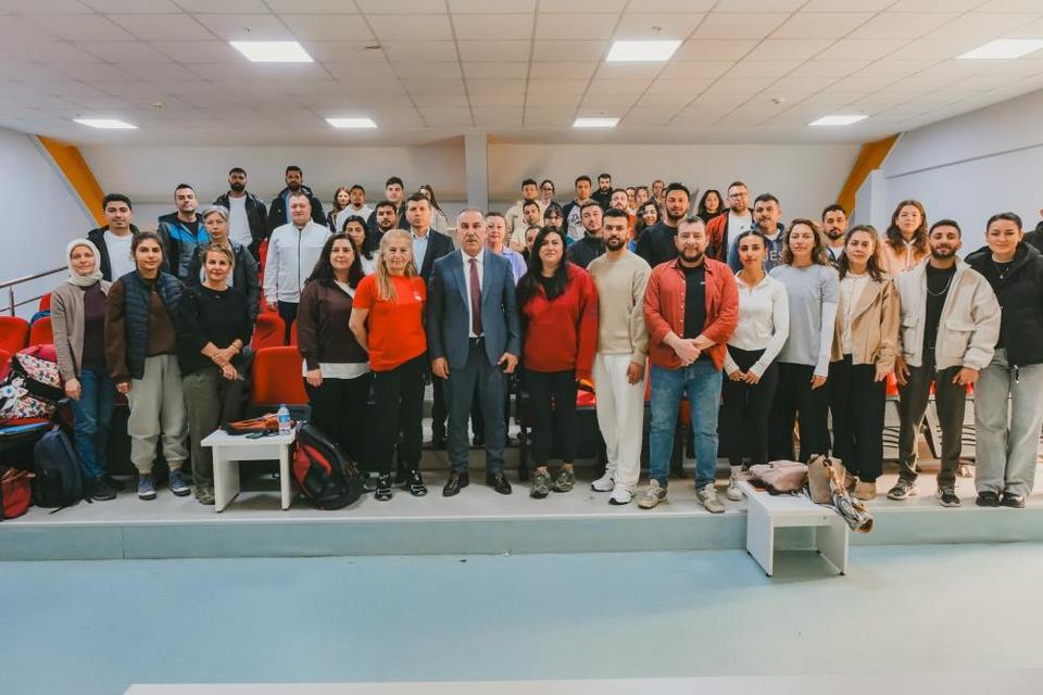 Yüzme Antrenörlük Kursu Aydın’da başladı