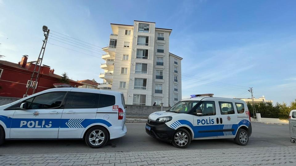 Beşinci kattan düşen öğretmen hayatını kaybetti