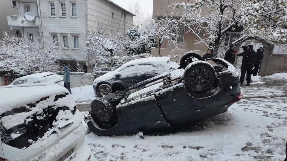 Kontrolden çıkan otomobil takla attı: 3 yaralı