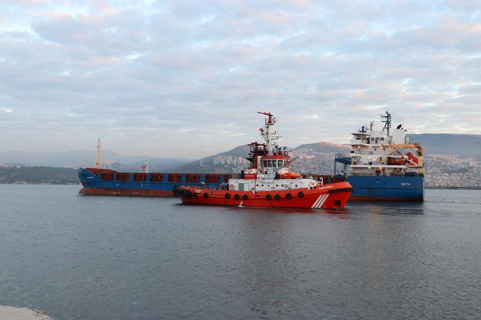 Gazze'ye sağlık malzemeleri taşıyacak gemi İzmir'den yola çıktı