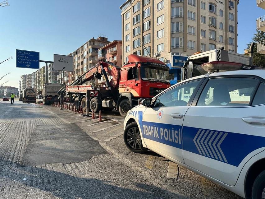 KARPUZ YÜKLÜ KAMYONUN SÜRÜCÜSÜ HAYATINI KAYBETTİ