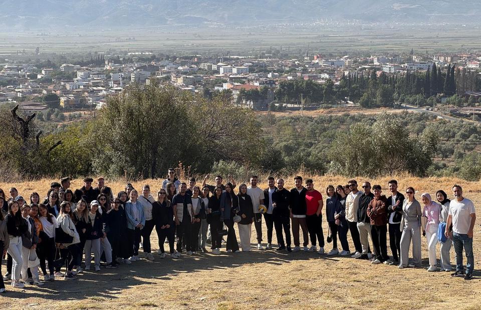 Atça MYO öğrencilerinden doğa yürüyüşü