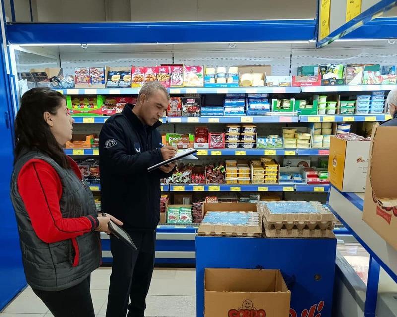 Buharkent'te market ve kahveler denetlendi