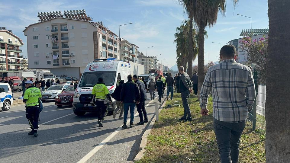 KAMYONETLE ÇARPIŞAN 17 YAŞINDAKİ MOTOSİKLET SÜRÜCÜSÜ GENÇ HAYATINI KAYBETTİ