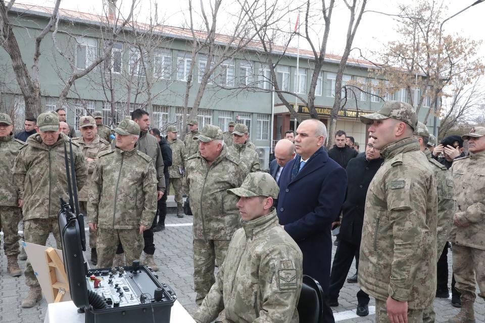 İNSANSIZ KARA ARACI ASLAN'IN TANITIMI YAPILDI