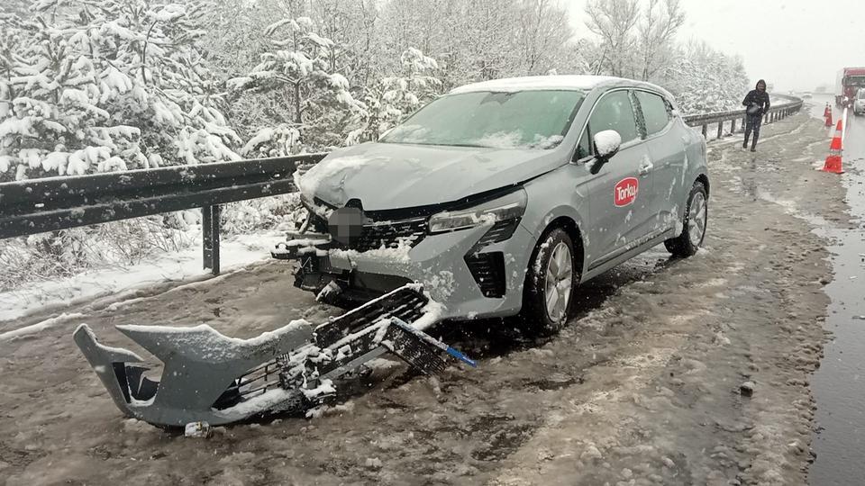 TEM'DE AYNI NOKTADA 6 ARACIN KARIŞTIĞI 3 FARKLI KAZA: 1 YARALI