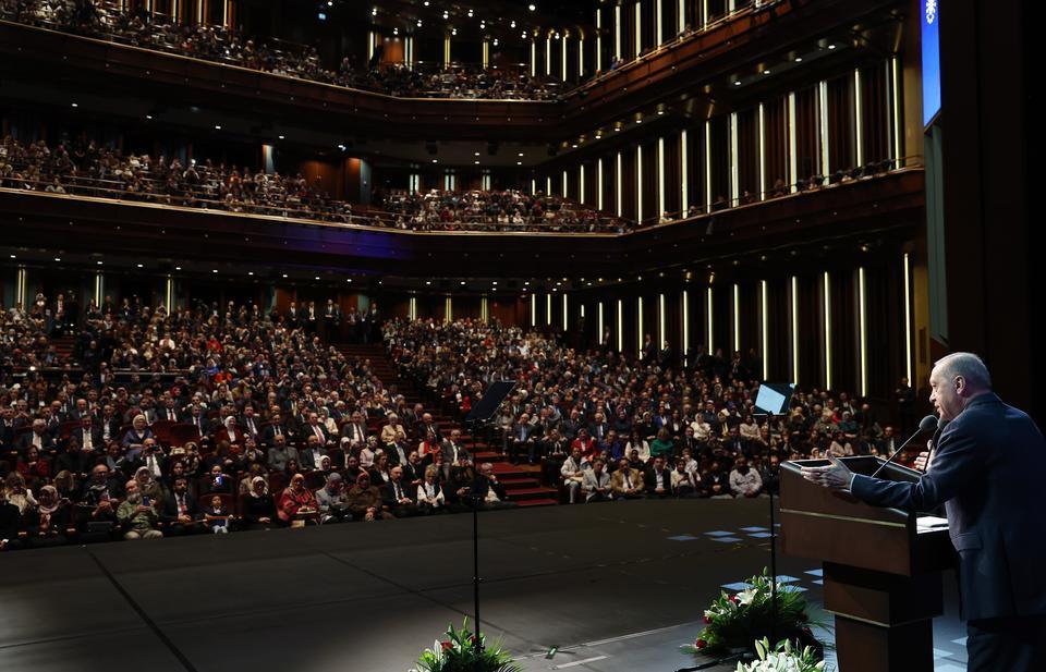 CUMHURBAŞKANI ERDOĞAN'DAN 'AİLE YILI' MÜJDELERİ "YENİ EVLENECEK GENÇLERİMİZE AİLE VE GENÇLİK FONU DAHİLİNDE VERDİĞİMİZ FAİZSİZ KREDİ DESTEĞİNİ 81 İLİMİZİN TAMAMINDA UYGULAMAYA ALIYORUZ" "EVLİLİĞE İLK ADIMINI ATAN GENÇLERİMİZE 48 AY VADELİ, 2 YIL GERİ ÖDEMESİZ, 150 BİN LİRA TUTARINDA FAİZSİZ KREDİ DESTEĞİ SUNUYORUZ" "AİLE KURMAYI TEŞVİK EDECEK, MADDİ DESTEKLER, DANIŞMANLIK HİZMETLERİ VE GENÇ ÇİFTLER İÇİN KONUT DESTEKLERİ GİBİ UYGULAMALARI DEVREYE ALACAĞIZ" "ESNEK VE UZAKTAN ÇALIŞMA MODELLERİYLE KADINLARIN EV VE İŞ HAYATLARINI RAHATLATACAK YENİ İMKANLARI HAYATA GEÇİRECEĞİZ" "YENİ DOĞACAK İLK ÇOCUK İÇİN VERDİĞİMİZ TEK SEFERLİK DOĞUM YARDIMINI 5 BİN LİRAYA YÜKSELTİYORUZ" "YENİ DOĞACAK İKİNCİ VE SONRAKİ ÇOCUKLAR İÇİN HİÇBİR ŞART GÖZETMEKSİZİN VERECEĞİMİZ ÇOCUK YARDIMLARINI HER AY ANNELERİMİZİN HESABINA YATIRACAĞIZ" "İKİNCİ ÇOCUK İÇİN HER AY BİN 500 LİRA, ÜÇÜNCÜ VE SONRAKİ ÇOCUKLAR İÇİN DE HER AY 5 BİN LİRA OLACAK ŞEKİLDE ÇOCUK YARDIMLARINI DEVREYE ALIYORUZ"