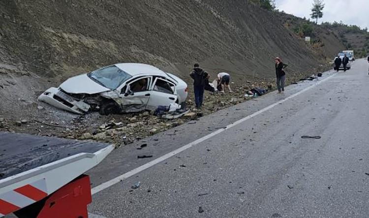 BURDUR'DA 3 ARAÇLI ZİNCİRLEME KAZA: 5 YARALI