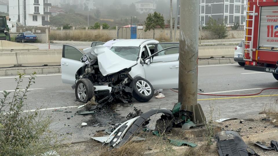 Direğe çarpan araçtaki yolcu olay yerinde yaşamını yitirdi: 3 yaralı