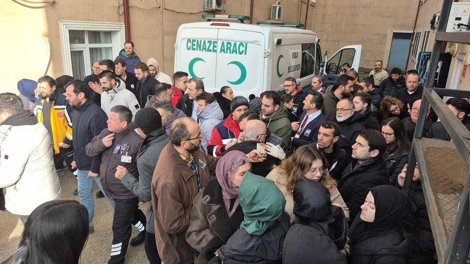 "BİZ YANIYORUZ, İTFAİYE GÖNDERİN" YANGIN FACİASINDA YÜREK YAKAN DETAYLAR GÜLTEKİN AİLESİ İÇİN BABA EVİNDEN HELALLİK ALINDI