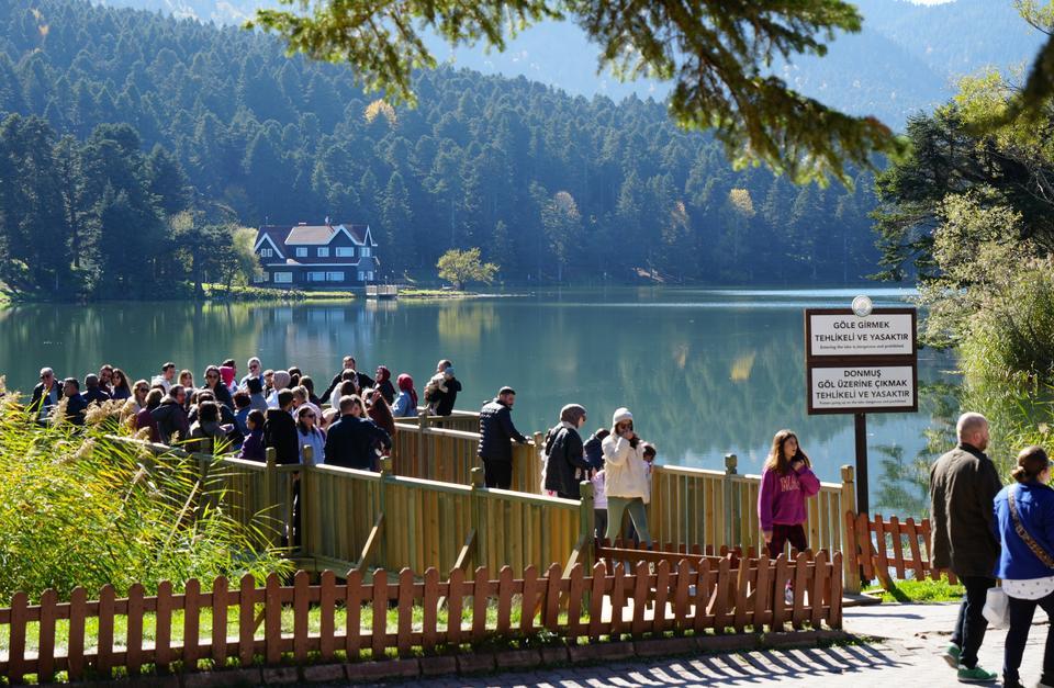 Yerli ve yabancı turistler akın etti