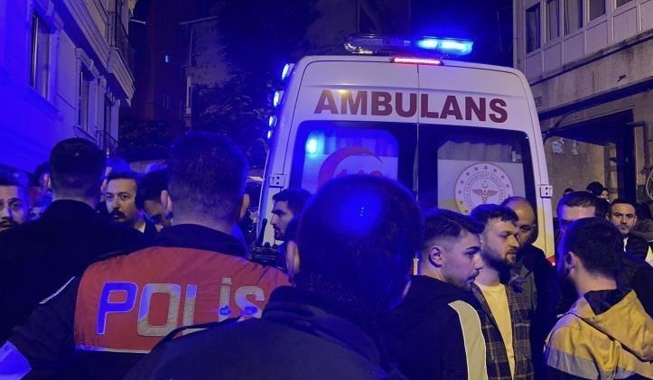 BEYOĞLU'NDA AİLE KATLİAMININ DETAYLARI ORTAYA ÇIKTI: YATAK ODASINDA "KOKAİN" BULUNDU AİLESİNİ SİLAHLA BAŞLARINDAN VURUP ÖLDÜREN ŞAHIS İNTİHAR GİRİŞİMİNDE BULUNUP AĞIR YARALANMIŞTI ŞAHSIN OLAY ÖNCESİ KOKAİN ETKİSİNDE OLDUĞU DÜŞÜNÜLÜYOR ŞAHSIN VE EŞİNİN AİLESİ ARASINDA BİR SÜREDİR HUSUMET OLDUĞU BİLGİSİNE ULAŞILDI