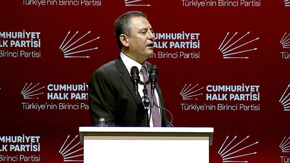 CHP GENEL BAŞKANI ÖZEL: "İMAMOĞLU'NU KİMSENİN İNSAFINA BIRAKMAYIZ, HERKES HADDİNİ BİLECEK" "YEREL SEÇİMLERİN YAKLAŞTIĞI DÖNEMLERDE BİRLİĞİMİZİ BOZMAK İSTEYENLER OLDU" "SEÇİM ÖNCESİ ESKİ DOSTLARIMIZIN YAKLAŞIMLARI OLUŞTURMAYA ÇALIŞTIĞIMIZ İTTİFAKIN TEMELLERİNİ BOMBALAMAYA YÖNELİKTİ" "AK PARTİ'NİN KAZANMASINA KATKI SAĞLAMAYA ÇALIŞANLARI DA BİR KENARA NOT ETMEDİK. ARTIK BİZİM ONLARLA İŞİMİZ GÜCÜMÜZ YOK" "YAPTIĞIMIZ GÖRÜŞME NE AK PARTİ İLE İTTİFAK GÖRÜŞMESİ, NE CUMHUR İTTİFAKI'NA İLTİHAK GÖRÜŞMESİDİR" "MEVCUT GENEL BAŞKAN İMZA TOPLAMAZ, TOPLAYAMAZ" "HAKKARİLİLERİN BELEDİYE BAŞKANI SEÇEMEMESİNİ, KAYYUM UYGULAMALARINI SONUNA KADAR KINIYORUM"