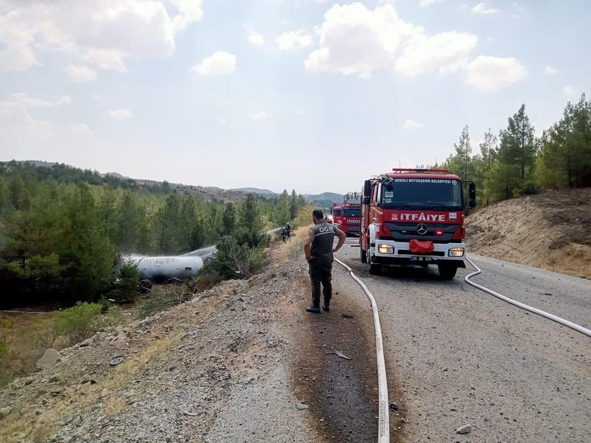 LPG YÜKLÜ TANKER ŞARAMPOLE DEVRİLDİ