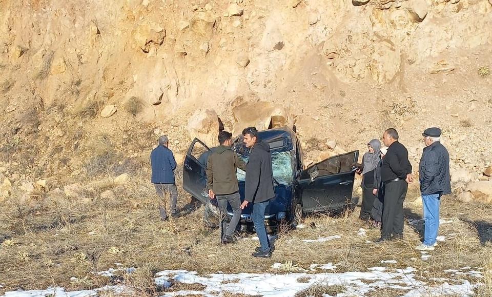 Otomobil takla attı: 1'i ağır 2 yaralı