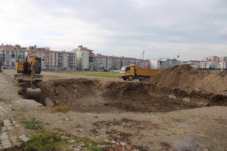 STADYUM İÇİN DÜĞMEYE BASILDI, ÇALIŞMALAR BAŞLADI AYDIN'A 6 BİN KİŞİLİK STADYUM İÇİN İLK KEPÇE VURULDU