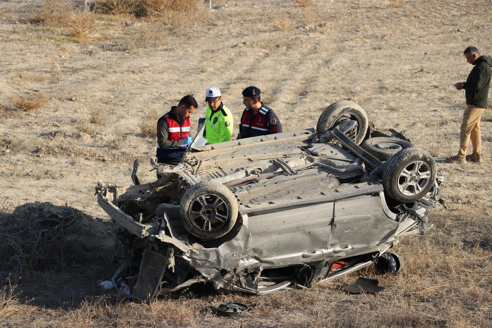 Denizli'de takla atan otomobildeki iki kardeşten biri öldü