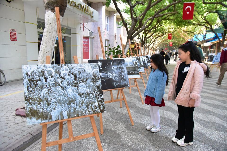 İNCİRLİOVA BELEDİYESİ'NDEN 10 KASIM'A ÖZEL 'ATATÜRK FOTOĞRAF SERGİSİ'