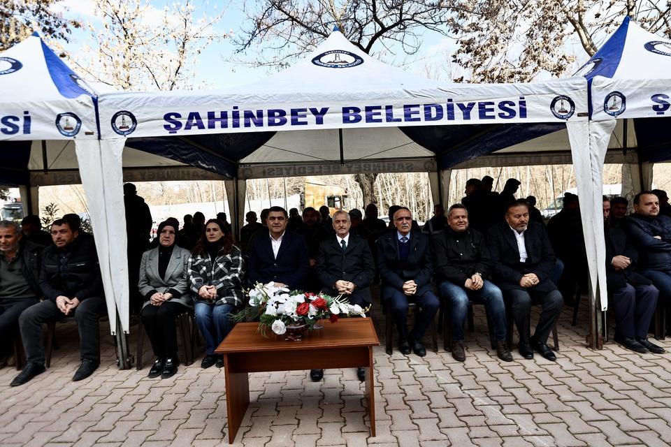 ŞAHİNBEY'DEN BESİCİLERE 7 BİN TON HAYVAN YEMİ DESTEĞİ