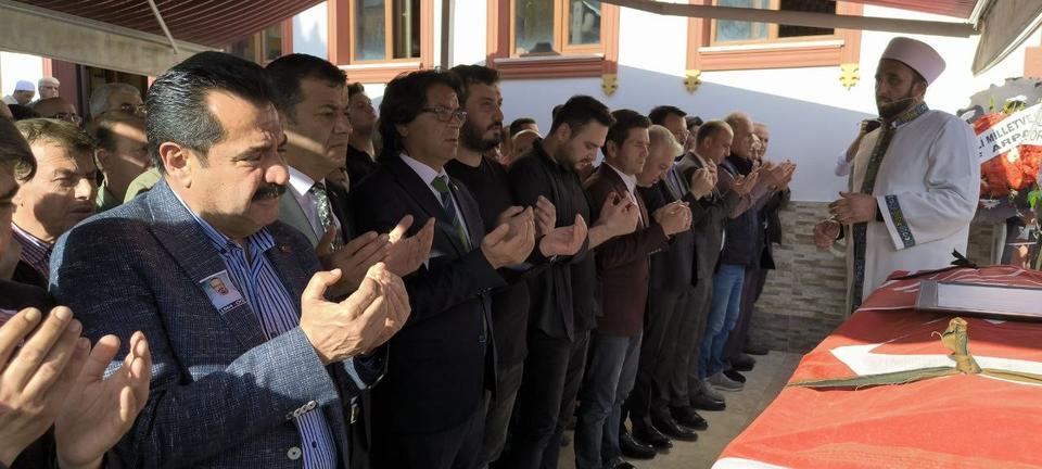 Yaralılardan başına darbe alan ve hayati tehlikesi bulunan 60 yaşındaki CHP İlçe Başkan Yardımcısı Mehmet Palaz, Tavas Devlet Hastanesinde yapılan ilk tedavisinin ardından Pamukkale Üniversitesi Hastanesine sevk edildi. Palaz, doktorların tüm müdahalelerine rağmen sabah saatlerinde hayatı kaybetti.