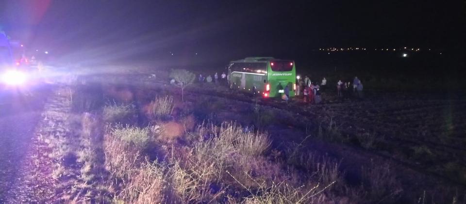 Yolcu otobüsüyle otomobil çarpıştı: 1 ölü, 4 yaralı