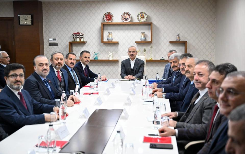 TÜRK MÜHENDİSLERİN ÜRÜNÜ İLK METRO HATTI GEBZE-DARICA METROSU TREN ENTEGRASYON TEST ÇALIŞMALARINA KATILAN BAKAN URALOĞLU: "TÜRK TEKNİK VE MÜHENDİSİNİN ÜRÜNÜ OLARAK İNŞA EDİLEN İLK METRO HATTIMIZ"