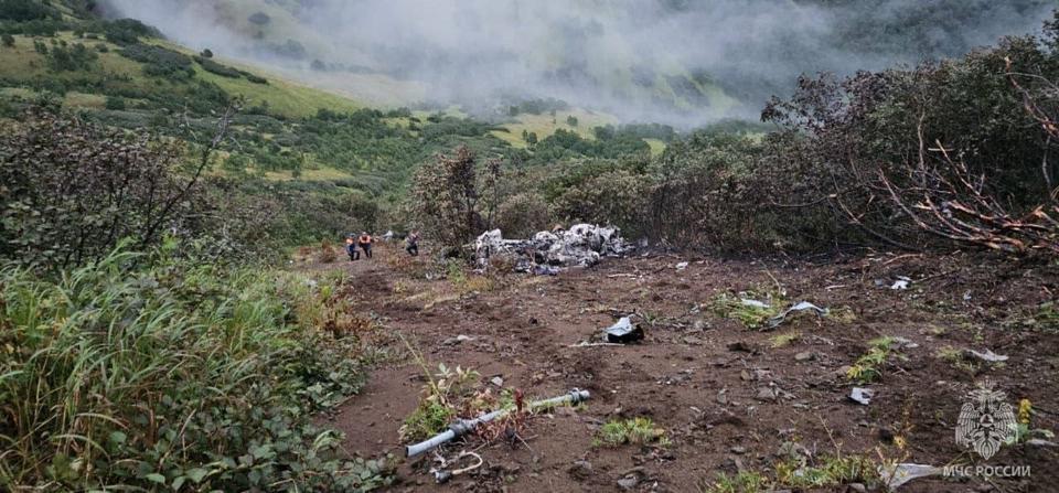 RUSYA'DA KAYIP HELİKOPTERİN ENKAZI BULUNDU: 17 KİŞİNİN CESEDİNE ULAŞILDI