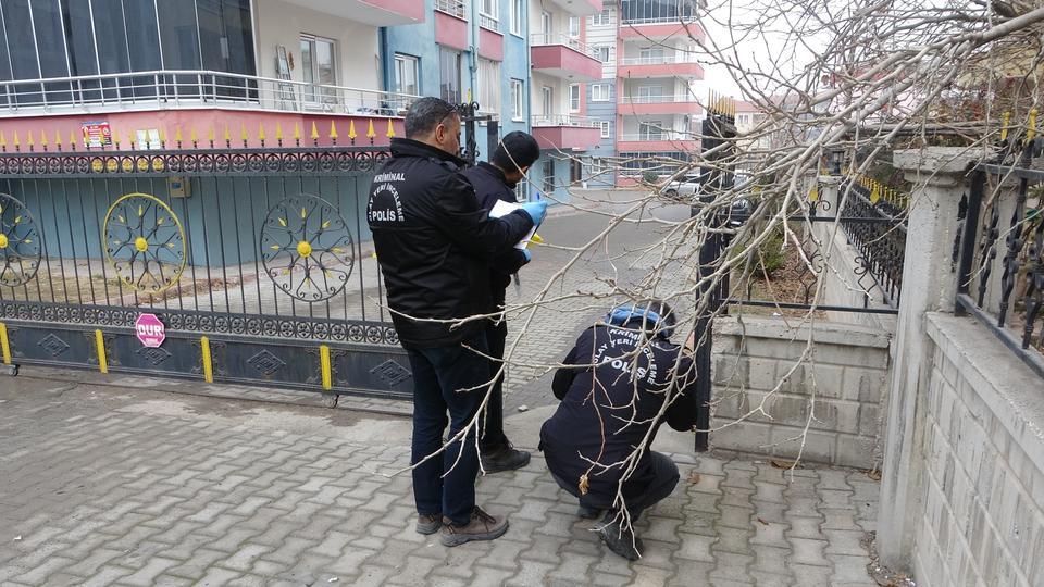 Tartıştığı kişiyi silahla başından vurdu