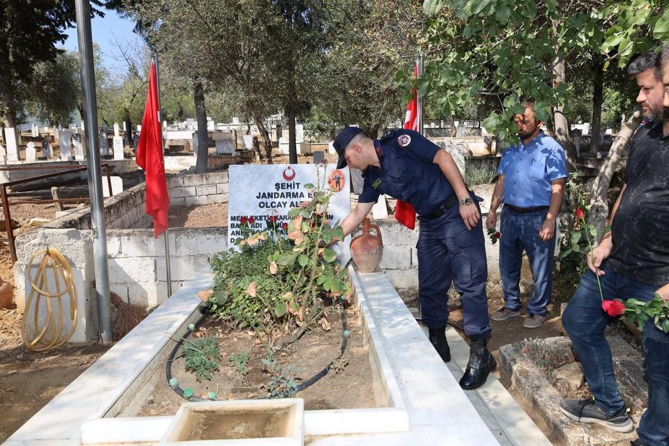 ŞEHİT JANDARMA ER ALTUN MEZARI BAŞINDA ANILDI