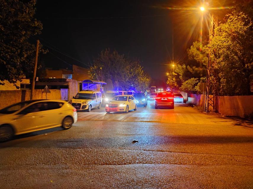 "Dur" ihtarına uymayan sürücü polise çarparak kaçtı