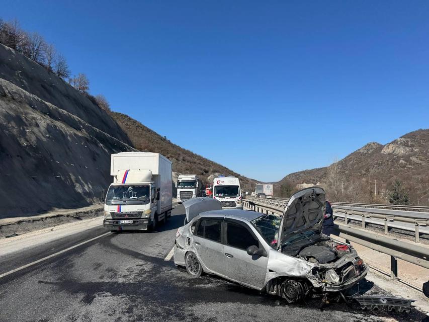 Bilecik'te trafik kazası, 3 yaralı