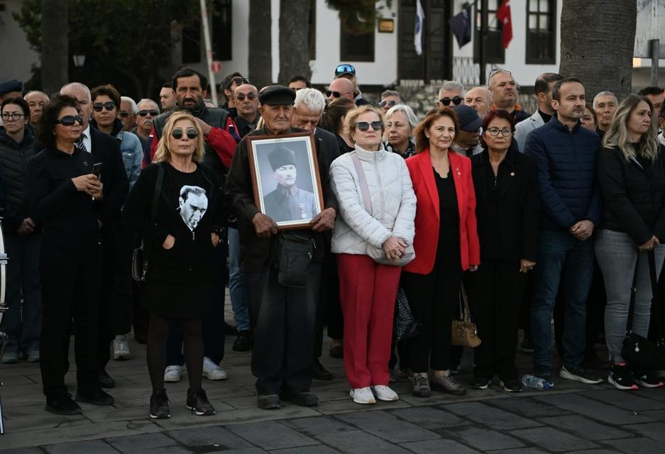 KUŞADASI ATA'SINI SAYGI VE ÖZLEMLE ANDI