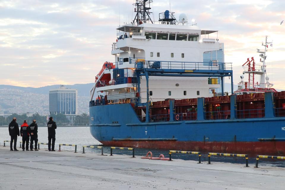 Gazze'ye sağlık malzemeleri taşıyacak gemi İzmir'den yola çıktı